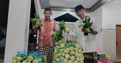 Takmir NHK Borong Sawi, Petani Tersenyum Jamaah Ikut Bahagia Takmir NHK Borong Sawi, Petani Tersenyum Jamaah Ikut Bahagia