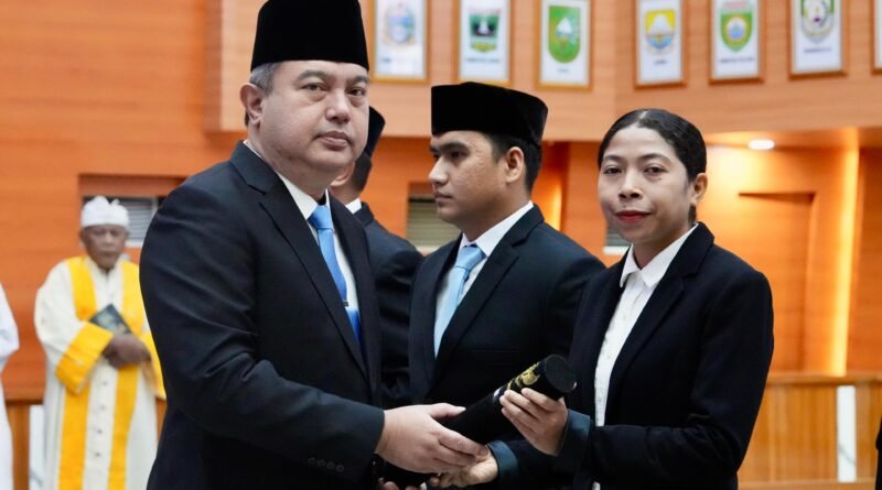 Sekjen Kemendagri Dorong Pejabat Baru Berinovasi dan Tinggalkan Rutinitas Birokrasi Sekjen Kemendagri Dorong Pejabat Baru Berinovasi dan Tinggalkan Rutinitas Birokrasi