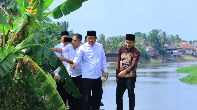 Cik Ujang Sidak Jalan Longsor di Pemulutan Barat, Instruksikan Percepatan Usulan Perbaikan