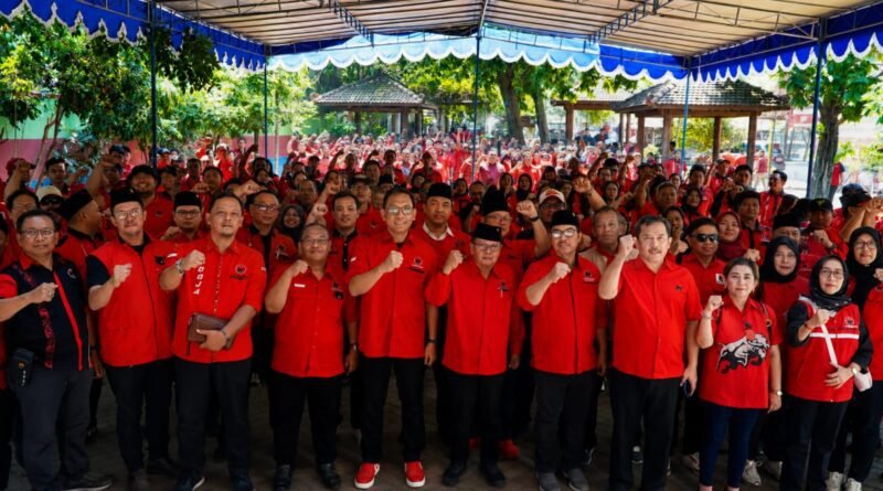 PDI Perjuangan Yogyakarta Kukuhkan Kader, Perkuat Komitmen Mengabdi kepada Rakyat PDI Perjuangan Yogyakarta Kukuhkan Kader, Perkuat Komitmen Mengabdi kepada Rakyat