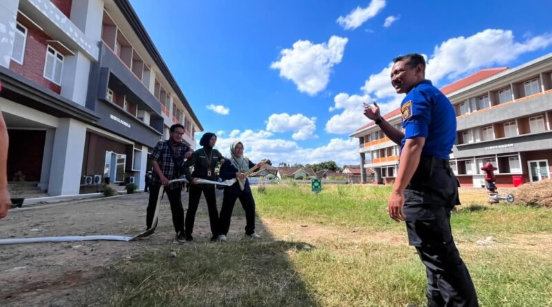 Perkuat K3 di Lingkungan Kampus, UWM Gandeng Damkar Kota Yogyakarta Gelar Pelatihan Perkuat K3 di Lingkungan Kampus, UWM Gandeng Damkar Kota Yogyakarta Gelar Pelatihan