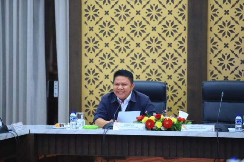 Gubernur Sumatera Selatan Herman Deru memberikan pemaparan program 100 Ribu Sultan Muda dalam sesi penjurian Financial Literacy Award 2026 secara daring dari Griya Agung, Palembang