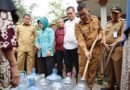 Gubernur Andra Soni Salurkan Air Bersih, Siapkan Sumur Bersama Hadapi Kekeringan
