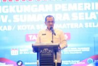 Sekretaris Daerah Provinsi Sumatera Selatan menyampaikan sambutan saat membuka Sosialisasi Penerapan Pemerintah Digital di Hotel Aston Palembang

