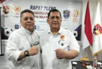 Wakil Ketua Umum Komite Sepakbola Mini Indonesia (KSMI) Tundra Meliala bersama Ketua Umum Yan Mulia Abidin. (Rilis/Istimewa)