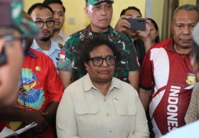 Wamendagri Ribka Haluk Tinjau Langsung Penanganan Dugaan Keracunan MBG di Kabupaten Jayapura