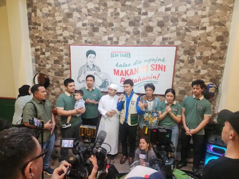Aldi Taher Buka Cabang Kedua Ayam Goreng Basah, Doa Ibu Jadi Kunci Kesuksesan Aldi Taher Buka Cabang Kedua Ayam Goreng Basah, Doa Ibu Jadi Kunci Kesuksesan
