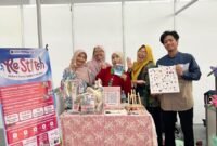 tim ReStitch UMY saat mengikuti pameran produk inovasi