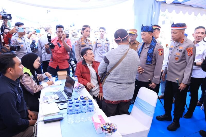 Bakti Sosial di Bayah, Polda Banten Bagikan 1.000 Sembako dan 500 Tas Bakti Sosial di Bayah, Polda Banten Bagikan 1.000 Sembako dan 500 Tas