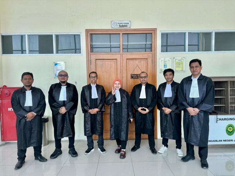 Sidang Perdana Kasus Gas Portable Digelar, 15 Advokat LBH Peradi Profesional Dampingi Buruh Pabrik