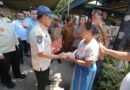 Mendagri Tito Salurkan Santunan Duka untuk Keluarga Korban Gempa di Nangapanda