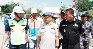 Pasca Gempa, Mendagri Tito Tinjau Kerusakan di Pelabuhan Laurentius Say Maumere Pasca Gempa, Mendagri Tito Tinjau Kerusakan di Pelabuhan Laurentius Say Maumere