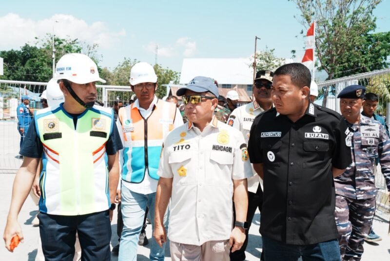 Pasca Gempa, Mendagri Tito Tinjau Kerusakan di Pelabuhan Laurentius Say Maumere Pasca Gempa, Mendagri Tito Tinjau Kerusakan di Pelabuhan Laurentius Say Maumere
