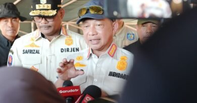 Lima Hari Tangani Gempa NTT, Mendagri Tito Tegaskan Negara Hadir di Tengah Warga
