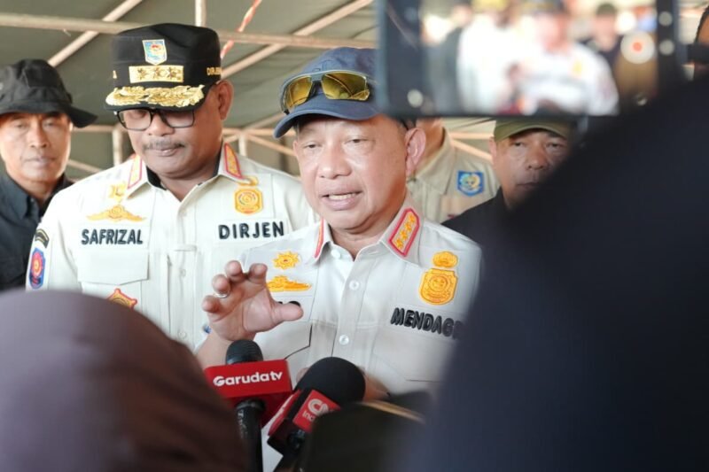 Lima Hari Tangani Gempa NTT, Mendagri Tito Tegaskan Negara Hadir di Tengah Warga