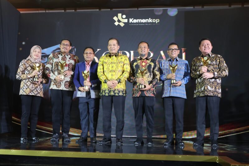 Andra Soni Sabet Bakti Nayaka Mahambara pada Koperasi Award 2026