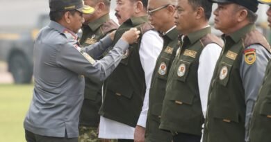 Gubernur Rahmat Mirzani Djausal Hadiri Apel Akbar Satlinmas di Palembang Gubernur Rahmat Mirzani Djausal Hadiri Apel Akbar Satlinmas di Palembang