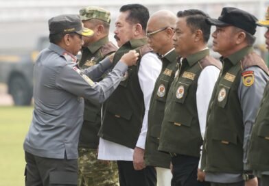 Gubernur Rahmat Mirzani Djausal Hadiri Apel Akbar Satlinmas di Palembang Gubernur Rahmat Mirzani Djausal Hadiri Apel Akbar Satlinmas di Palembang