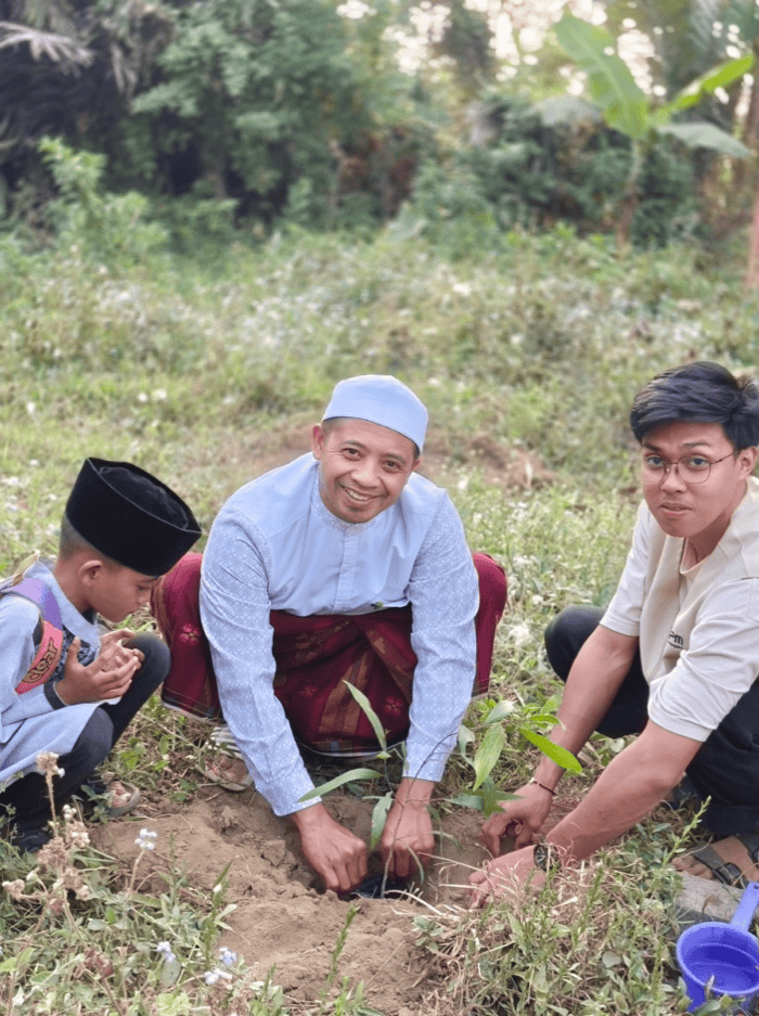 Menanam Asa di Dua TPQ: Mahasiswa KKN 120 UIN Sunan Kalijaga Tanam 20 Bibit Pohon dan Ajak Santri Kelola Sampah Menanam Asa di Dua TPQ: Mahasiswa KKN 120 UIN Sunan Kalijaga Tanam 20 Bibit Pohon dan Ajak Santri Kelola Sampah