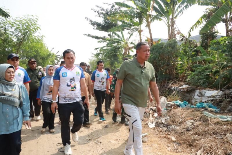 Dukung Kenyamanan Siswa, Wali Kota Bekasi Lebarkan Akses Jalan Menuju SMAN 20. Dukung Kenyamanan Siswa, Wali Kota Bekasi Lebarkan Akses Jalan Menuju SMAN 20.
