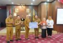 Wagub Jihan Nurlela Apresiasi Pengabdian Kadinkes Lampung dr. Edwin Rusli yang Purnabakti Wagub Jihan Nurlela Apresiasi Pengabdian Kadinkes Lampung dr. Edwin Rusli yang Purnabakti