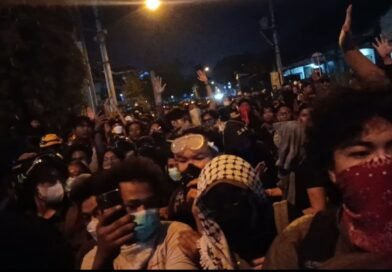 Aksi Demonstrasi Memanas, Warga dan Massa Aksi Terlibat Saling Dorong