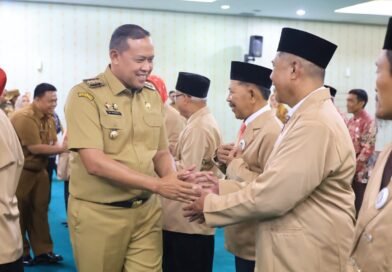 Wali Kota Bekasi Kukuhkan Pengurus LLI Kota Bekasi, Jadikan Wadah Lansia untuk Tetap Aktif dan Berkegiatan