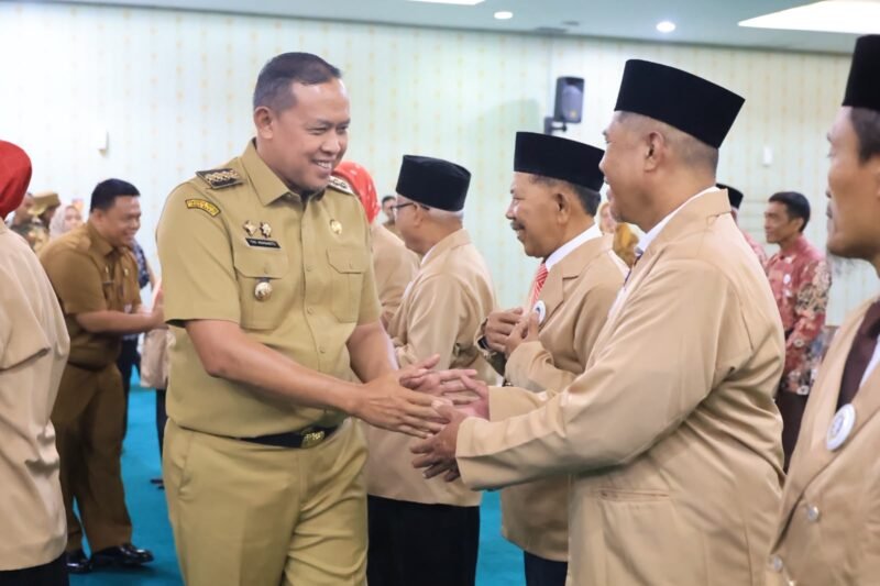 Wali Kota Bekasi Kukuhkan Pengurus LLI Kota Bekasi, Jadikan Wadah Lansia untuk Tetap Aktif dan Berkegiatan
