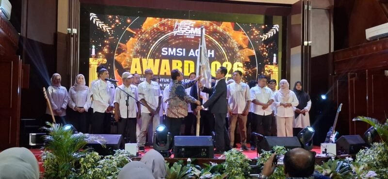 SMSI Aceh Beri Penghargaan kepada Illiza sebagai Wali Kota Penggerak Inovasi Daerah SMSI Aceh Beri Penghargaan kepada Illiza sebagai Wali Kota Penggerak Inovasi Daerah