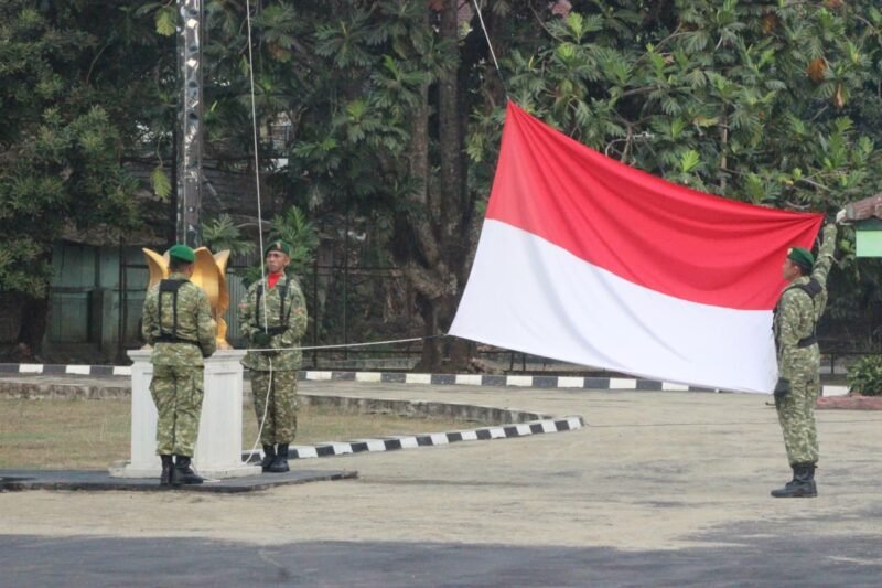 Peduli Kesehatan Warga, Koramil Banjar Bagikan Masker kepada Masyarakat dan Pengguna Jalan Peduli Kesehatan Warga, Koramil Banjar Bagikan Masker kepada Masyarakat dan Pengguna Jalan