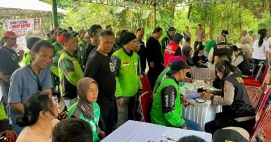Ratusan Pengemudi Ojol Ikuti Bhakti Sosial Mabes Polri di Buperta Ragunan