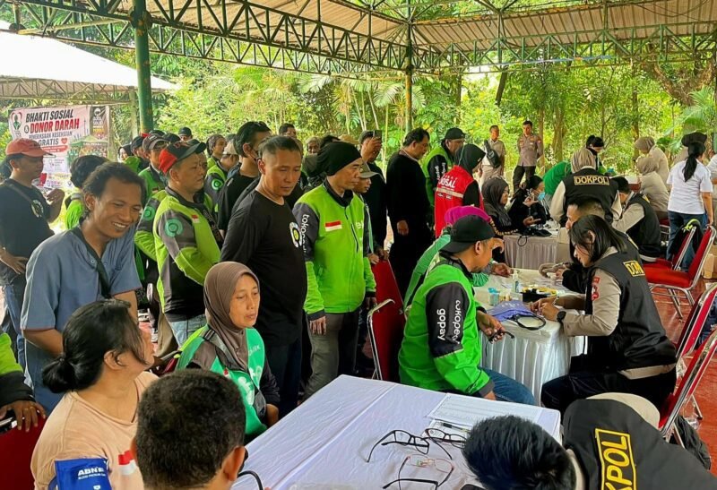 Ratusan Pengemudi Ojol Ikuti Bhakti Sosial Mabes Polri di Buperta Ragunan