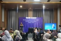 Foto Wakil Rektor UMY Bidang Riset, Inovasi, dan Hilirisasi, Dr. Med. dr. Suprayatiningsih, M.Kes., Sp.OG., Ph.D. menyampaikan sambutan dalam kegiatan Monev RISPRO Invitasi Berkemajuan
