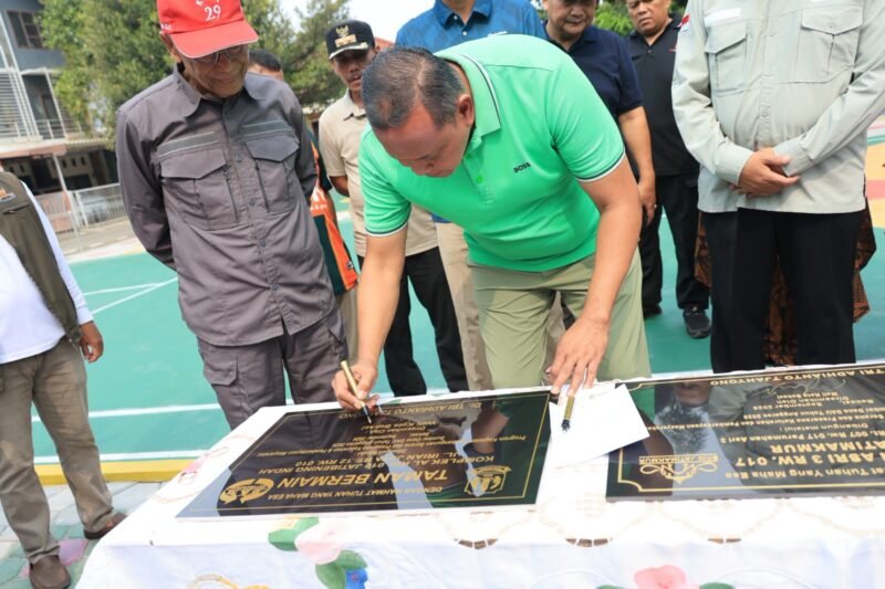 Wali Kota Bekasi Resmikan Taman Asri 3 dan Taman Bahagia di RW 17, Beri Ruang Terbuka Hijau Yang Nyaman Untuk Warga Jatimakmur Wali Kota Bekasi Resmikan Taman Asri 3 dan Taman Bahagia di RW 17, Beri Ruang Terbuka Hijau Yang Nyaman Untuk Warga Jatimakmur