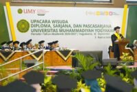Kevin Kristian Chandra, Wisudawan UMY prodi MARS saat menyampaikan sambutan dalam prosesi wisuda UMY