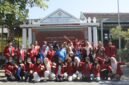 Foto tim NCC Emergency UMY berfoto bersama petugas puskesmas dan keluarga ODDP di Kalurahan Siraman  