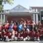 Foto tim NCC Emergency UMY berfoto bersama petugas puskesmas dan keluarga ODDP di Kalurahan Siraman  