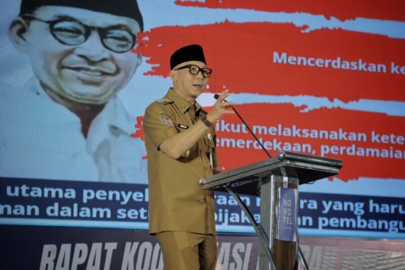 Rahmat Mirzani Djausal menyampaikan sambutan sekaligus arahan saat membuka Rapat Koordinasi Daerah (Rakorda)