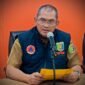 Aswarodi menyampaikan penjelasan resmi terkait penurunan status Gunung Anak Krakatau dalam konferensi pers di Ruang Command Center BPBD Provinsi Lampung