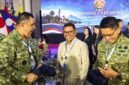 Banten Andra Soni (tengah) berbincang hangat dengan para delegasi militer saat menghadiri Opening Ceremony