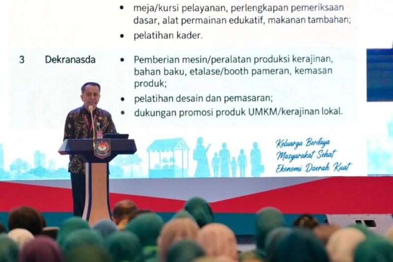Direktur Jenderal (Dirjen) Bina Keuangan Daerah (Keuda) Kemendagri Agus Fatoni saat menjadi narasumber pada Rapat Penguatan Tata Kelola Lembaga Dewan Kerajinan Nasional (Dekranas), TP PKK, dan Tim Pembina Posyandu se-Indonesia Bagian Barat di Hotel Bidakara, Jakarta, Senin (21/9/2026).