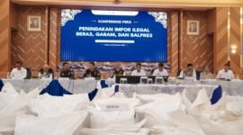 Suasana Konferensi Pers Penindakan Impor Ilegal Beras, Garam, dan Balpres di Kantor Pusat DJBC, Jakarta  