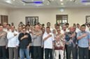 Kapolda Banten foto bersama peserta Uji Kompetensi Wartawan (UKW) PWI Banten Angkatan ke-28 di Aula Serba Guna Polda Banten, Serang