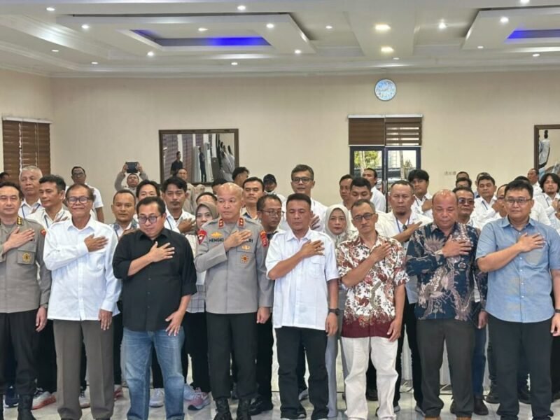 Kapolda Banten foto bersama peserta Uji Kompetensi Wartawan (UKW) PWI Banten Angkatan ke-28 di Aula Serba Guna Polda Banten, Serang