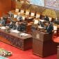 Suasana Rapat Paripurna DPR RI dengan agenda Pembicaraan Tingkat II/Pengambilan Keputusan atas 15 RUU tentang Kabupaten/Kota di tiga provinsi Kalimantan, di Ruang Rapat Paripurna DPR RI, Jakarta, Selasa (22/9/2026).