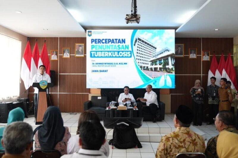 Wamendagri Akhmad Wiyagus memberikan paparan mengenai
