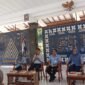 Sekretaris Disperindag Sleman, Aris Herbandang, didampingi jajaran pejabat terkait, memaparkan strategi digitalisasi pasar tradisional kepada para pedagang di Pendopo Rumah Dinas Bupati Sleman, Selasa (22/9/2026).