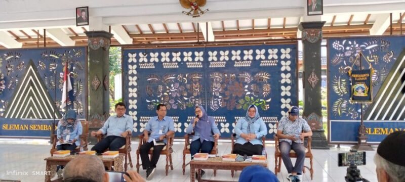 Suasana konferensi pers Sleman Creative Weeks 2026 di Pendopo Rumah Dinas Bupati Sleman, memperkenalkan rangkaian festival lintas disiplin seni dan budaya kepada awak media.