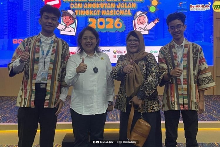Kepala Dinas Perhubungan Daerah Istimewa Yogyakarta (Dishub DIY), Chrestina Erni Widiyastuti, S.E., M.Si., meraih penghargaan Pembina Terbaik II dalam Pemilihan Pelajar Pelopor Keselamatan Lalu Lintas dan Angkutan Jalan Tingkat Nasional Tahun 2026. (Foto : dok.Dishub DIY)