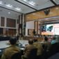 Bupati Bandung Dadang Supriatna memimpin rapat koordinasi yang turut membahas edukasi kesiapsiagaan bencana, termasuk mitigasi gempa bumi, di tengah antisipasi berbagai risiko selama musim kemarau.